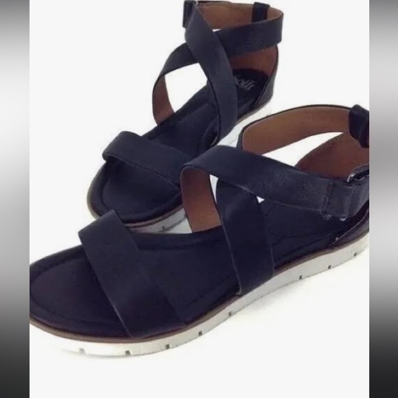 Sofft Reston suede black strap ankle sandals Velcro closing white wedge heels 7 - Picture 1 of 9